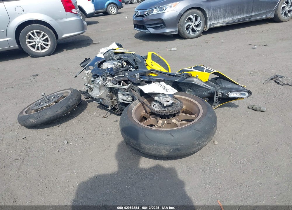 2017 YAMAHA YZFR1M VIN: JYARN40E2HA000613