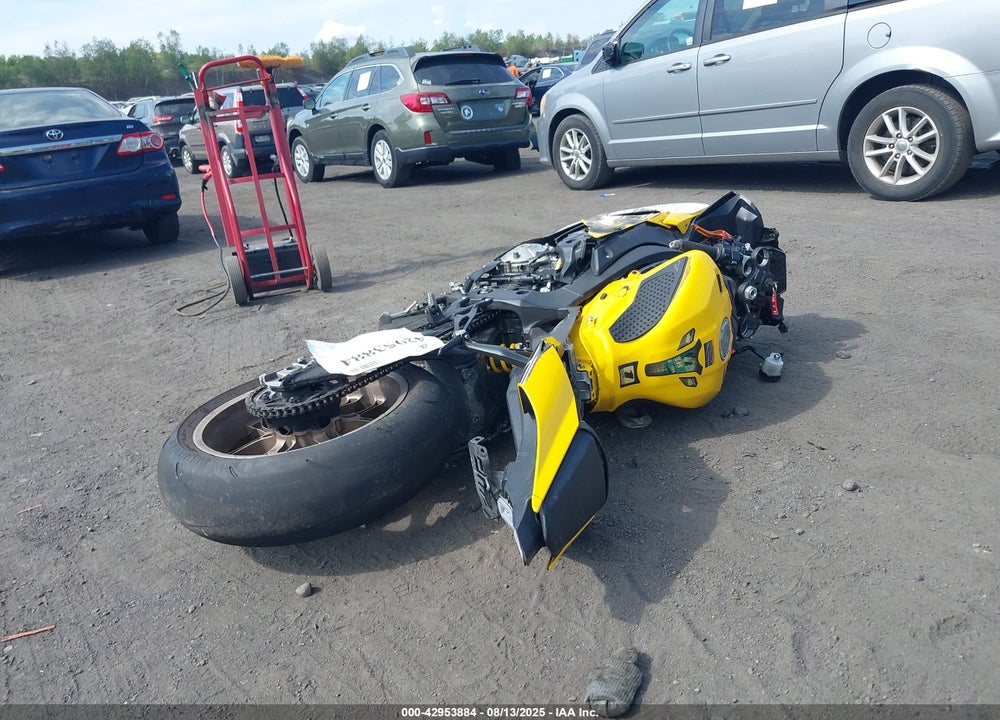 2017 YAMAHA YZFR1M VIN: JYARN40E2HA000613