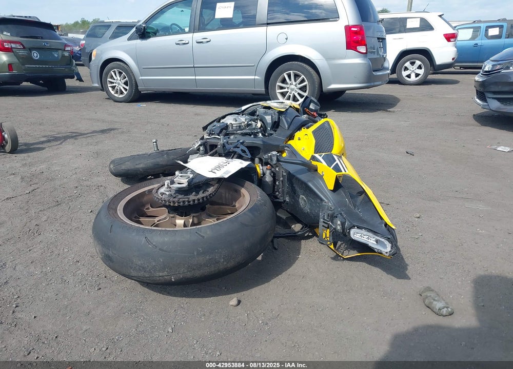 2017 YAMAHA YZFR1M VIN: JYARN40E2HA000613