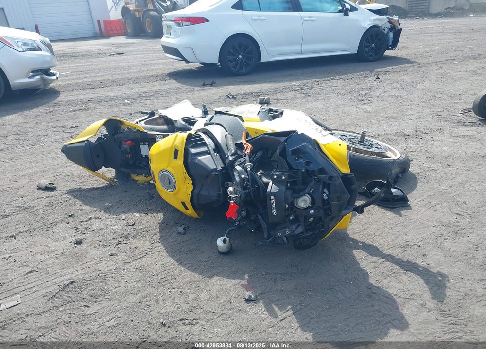 2017 YAMAHA YZFR1M VIN: JYARN40E2HA000613