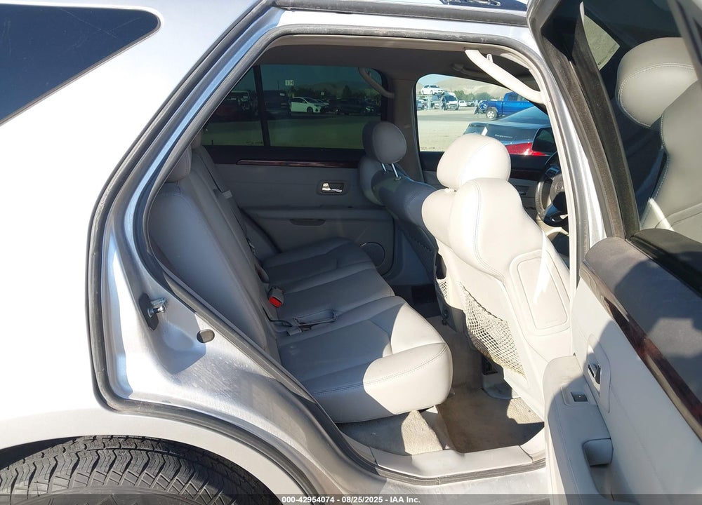 2008 CADILLAC SRX V6 VIN: 1GYEE637180187340