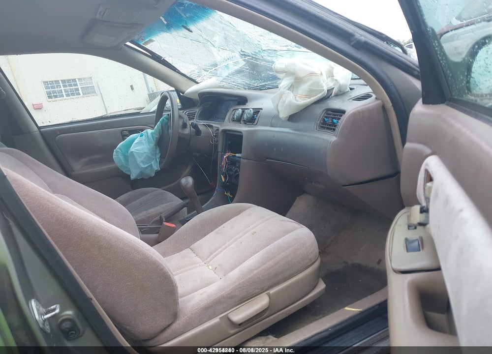 1998 TOYOTA CAMRY LE VIN: 4T1BG22KXWU189980