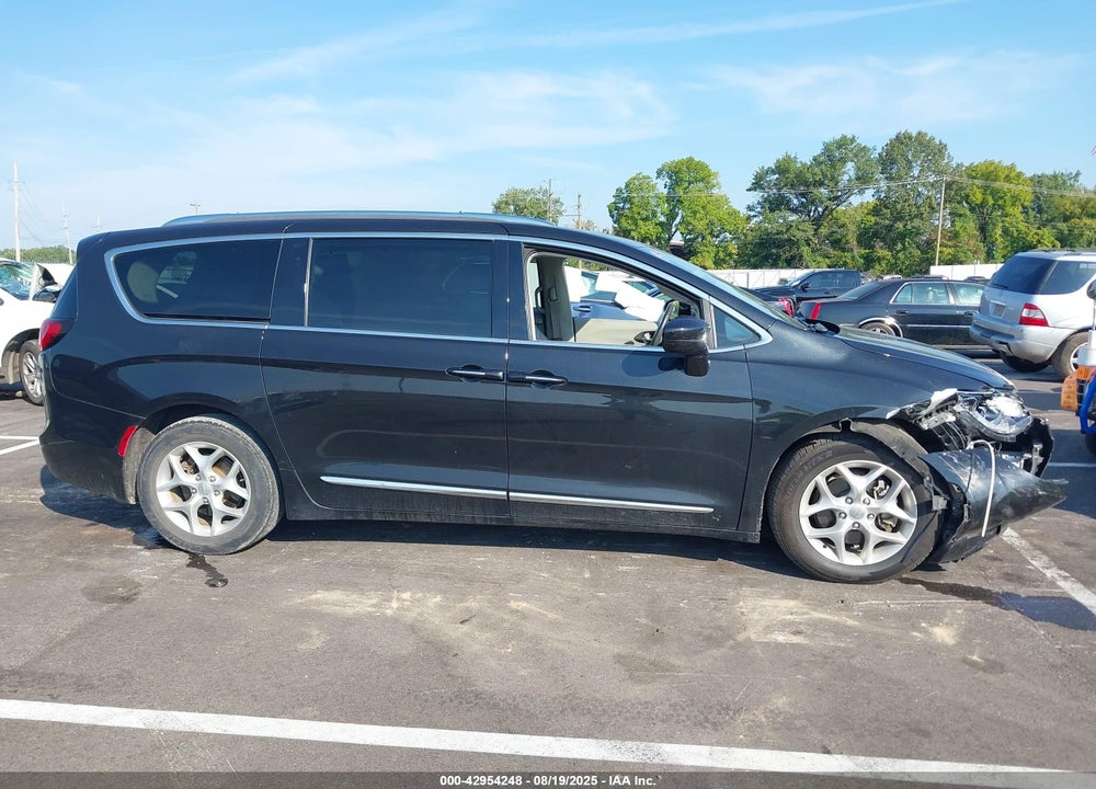 2018 CHRYSLER PACIFICA TOURING L VIN: 2C4RC1BG6JR130273