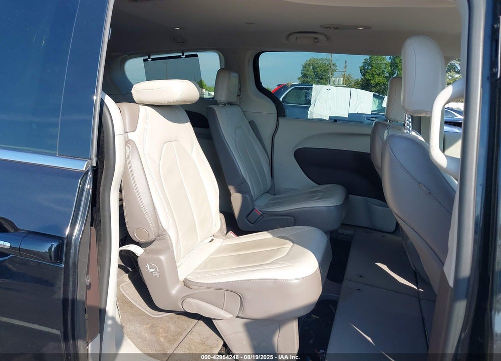 2018 CHRYSLER PACIFICA TOURING L VIN: 2C4RC1BG6JR130273