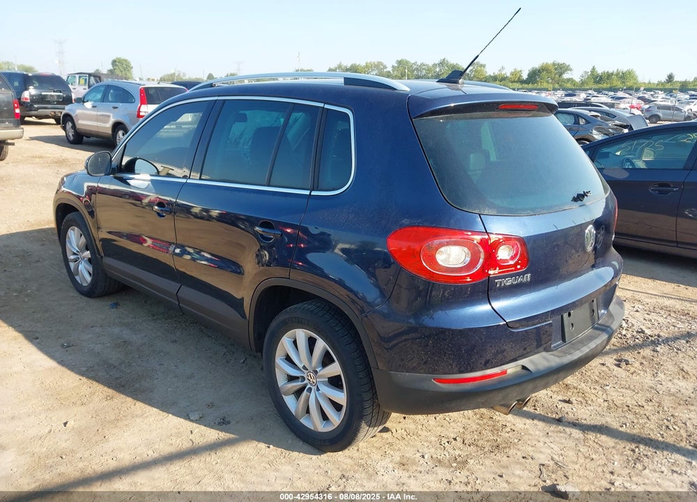 2011 VOLKSWAGEN TIGUAN VIN: WVGAV7AX3BW508906