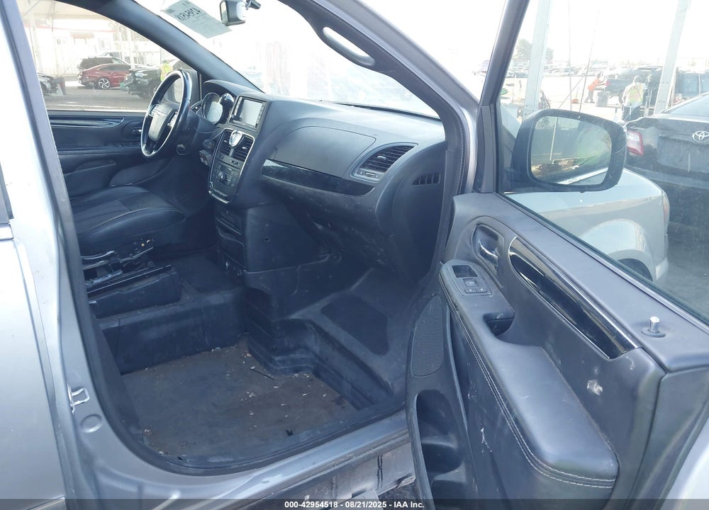 2015 CHRYSLER TOWN & COUNTRY S VIN: 2C4RC1HG0FR716515