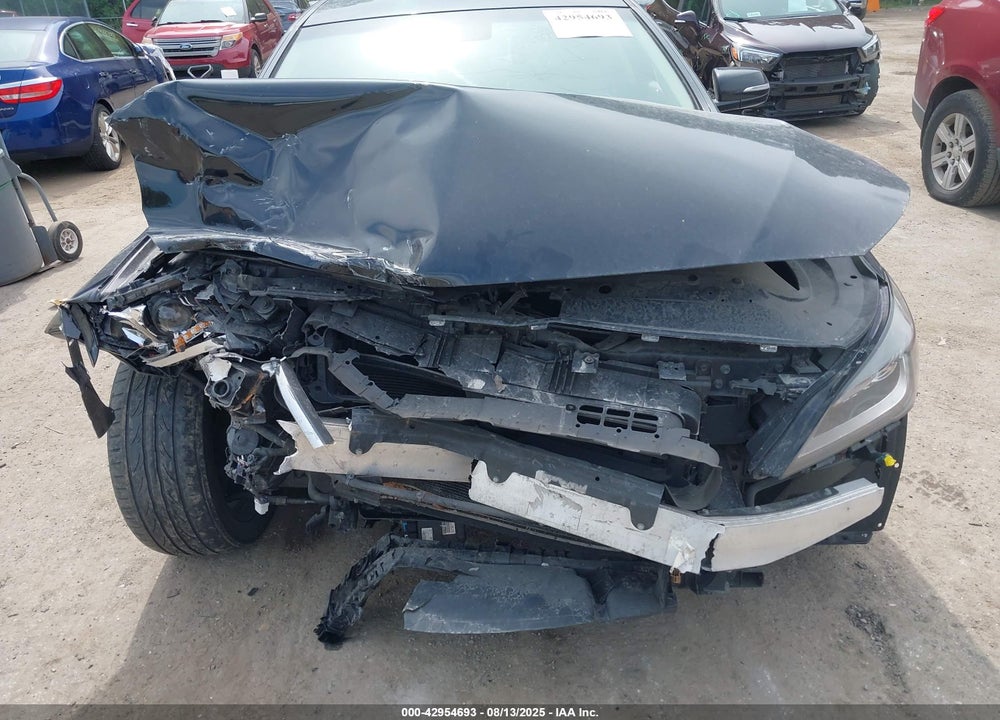2016 HYUNDAI GENESIS VIN: KMHGN4JE4GU140861