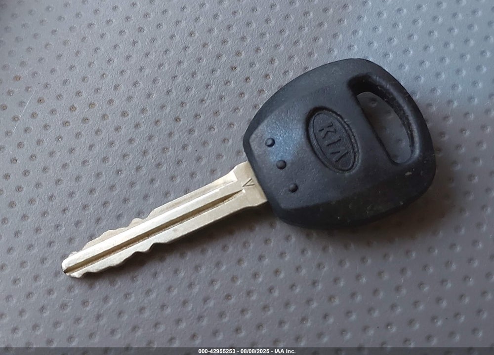 2010 KIA SEDONA LX VIN: KNDMG4C39A6340305