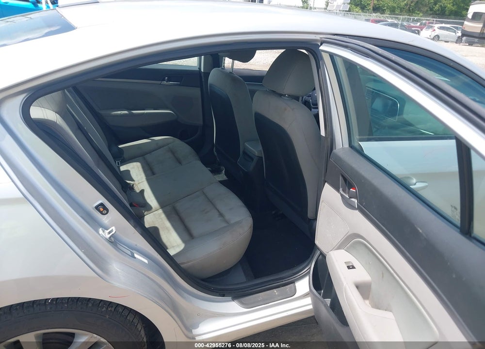 2017 HYUNDAI ELANTRA VIN: KMHD84LF9HU201249