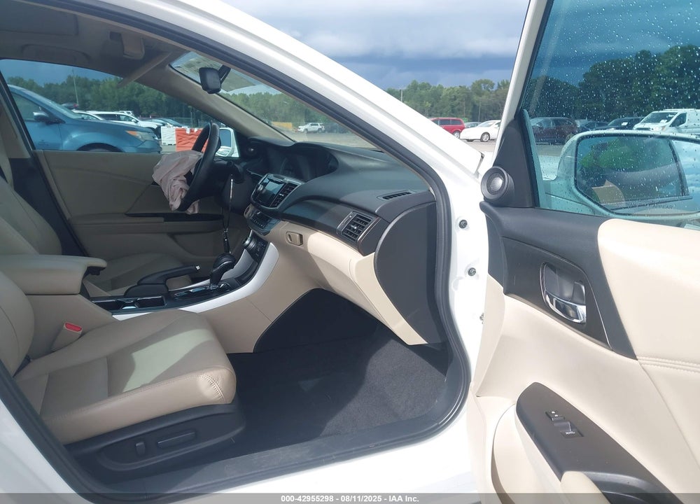 2015 HONDA ACCORD VIN: 1HGCR3F97FA037710