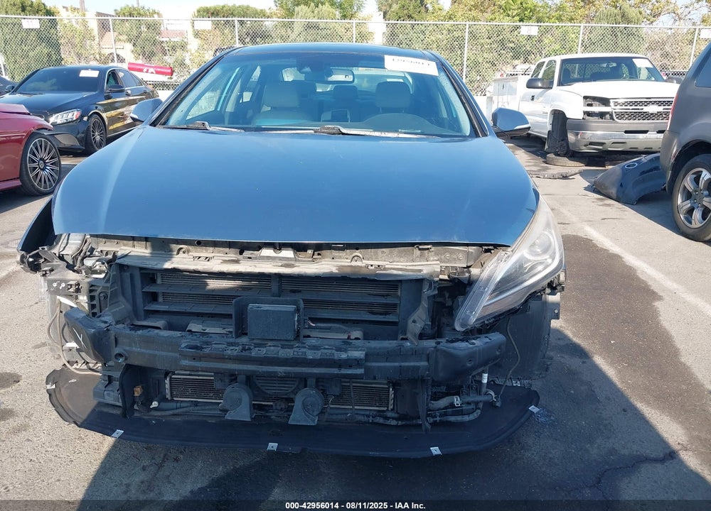 2016 HYUNDAI SONATA HYBRID VIN: KMHE34L11GA033582