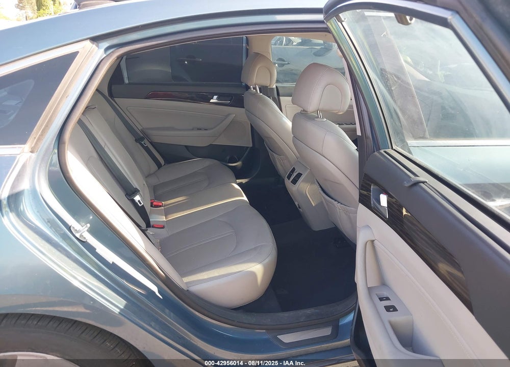 2016 HYUNDAI SONATA HYBRID VIN: KMHE34L11GA033582