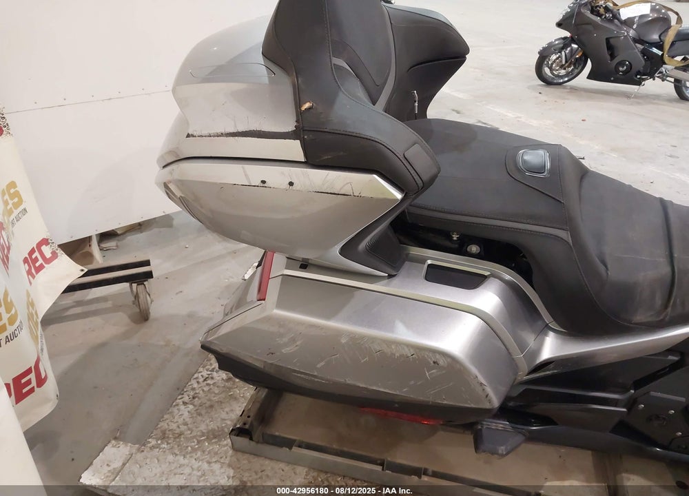 2025 HONDA GL1800 D VIN: JH2SC7958SK700662