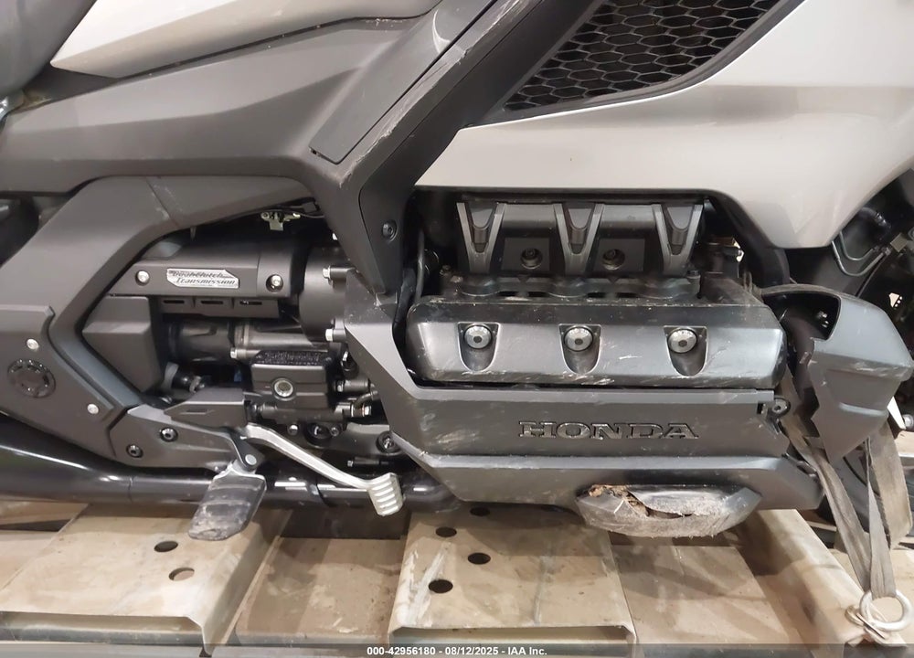 2025 HONDA GL1800 D VIN: JH2SC7958SK700662