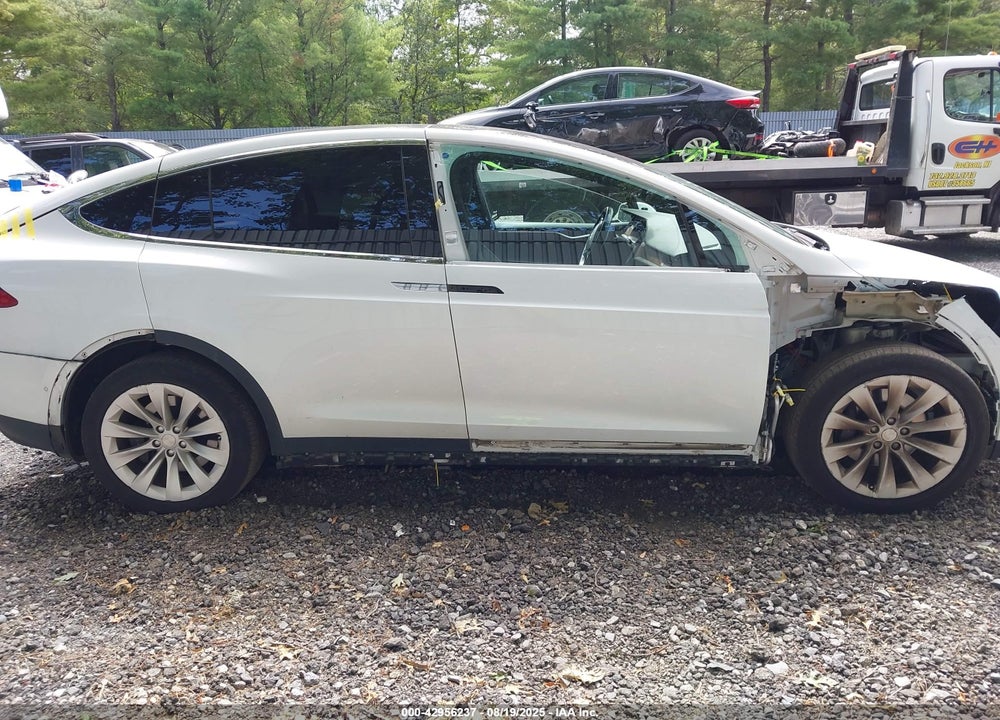 2020 TESLA MODEL X VIN: 5YJXCBE23LF263830