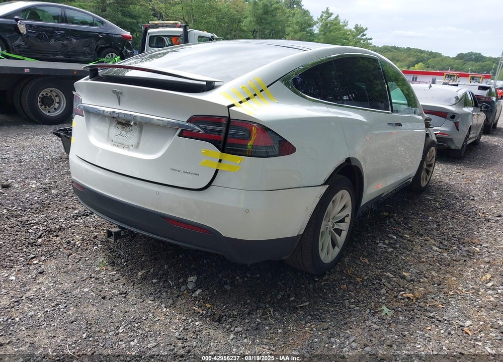 2020 TESLA MODEL X VIN: 5YJXCBE23LF263830