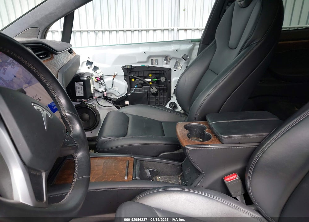 2020 TESLA MODEL X VIN: 5YJXCBE23LF263830