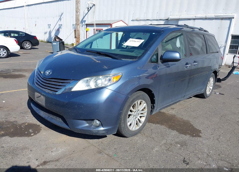 2015 TOYOTA SIENNA XLE 8 PASSENGER VIN: 5TDYK3DC0FS643201