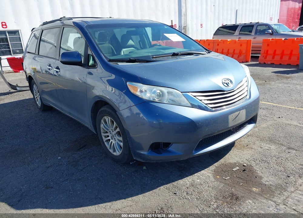 2015 TOYOTA SIENNA XLE 8 PASSENGER VIN: 5TDYK3DC0FS643201
