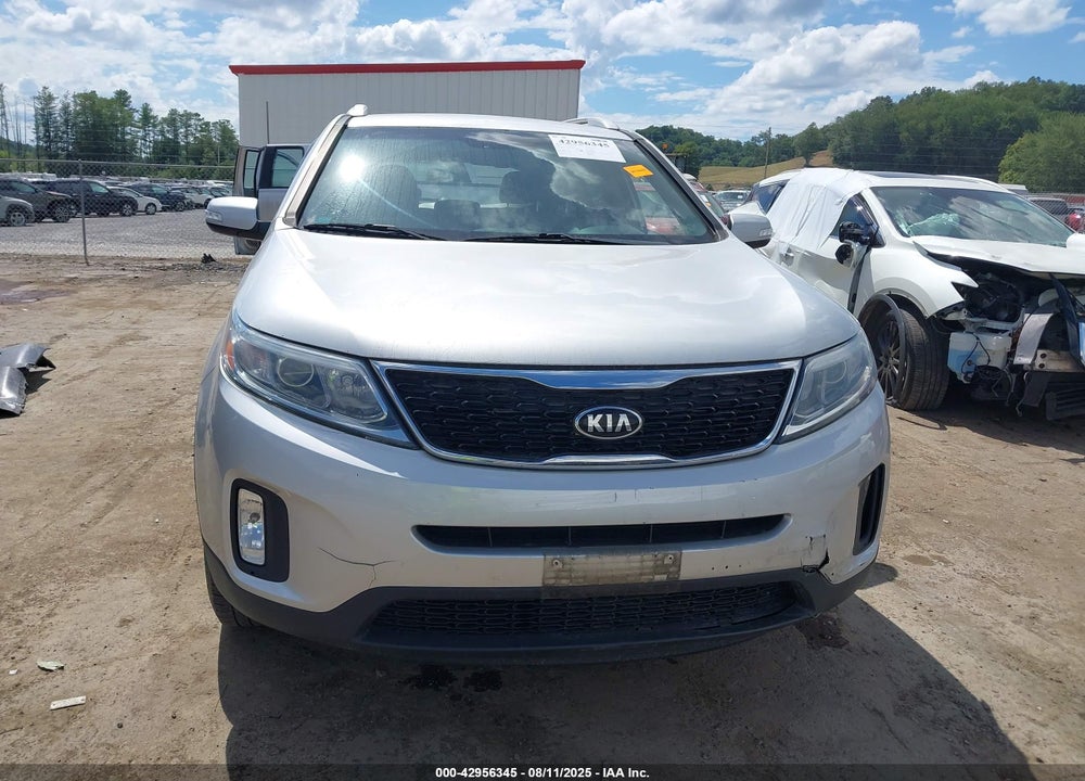 2014 KIA SORENTO LX VIN: 5XYKTCA62EG523817
