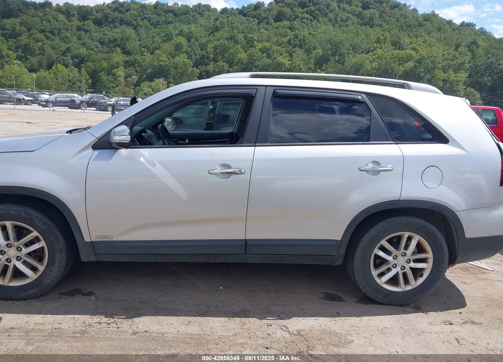 2014 KIA SORENTO LX VIN: 5XYKTCA62EG523817