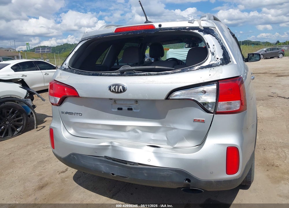 2014 KIA SORENTO LX VIN: 5XYKTCA62EG523817