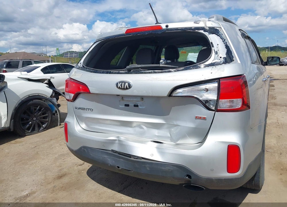 2014 KIA SORENTO LX VIN: 5XYKTCA62EG523817