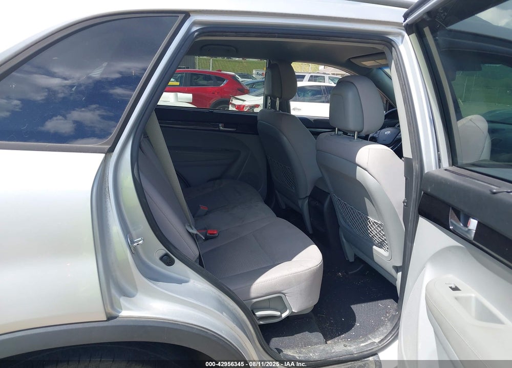 2014 KIA SORENTO LX VIN: 5XYKTCA62EG523817