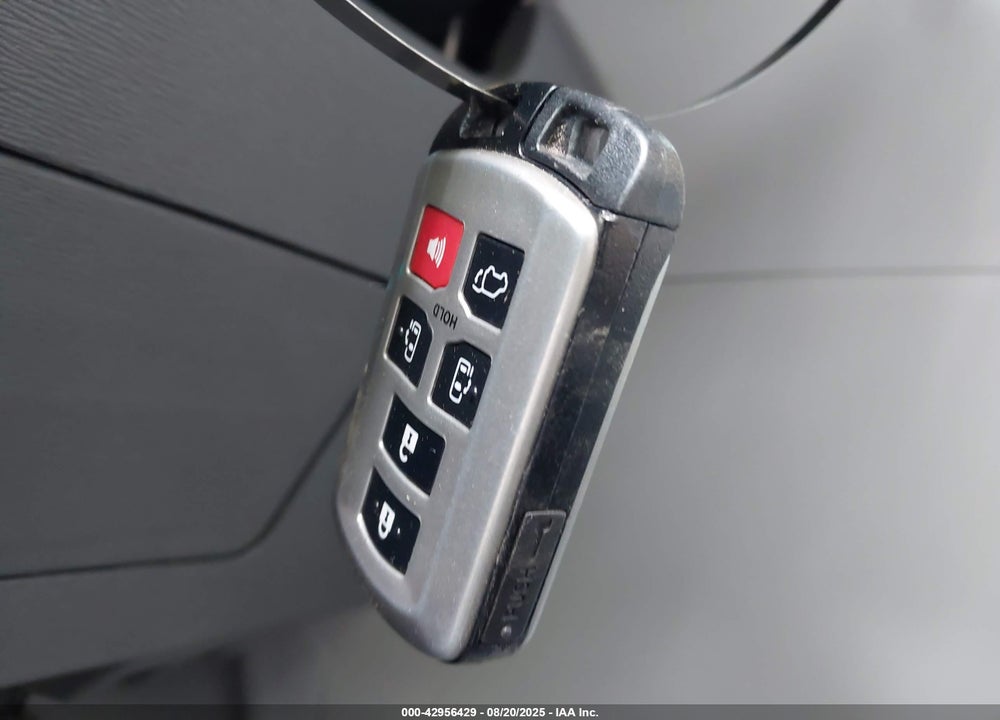 2020 TOYOTA SIENNA XLE VIN: 5TDYZ3DCXLS035158