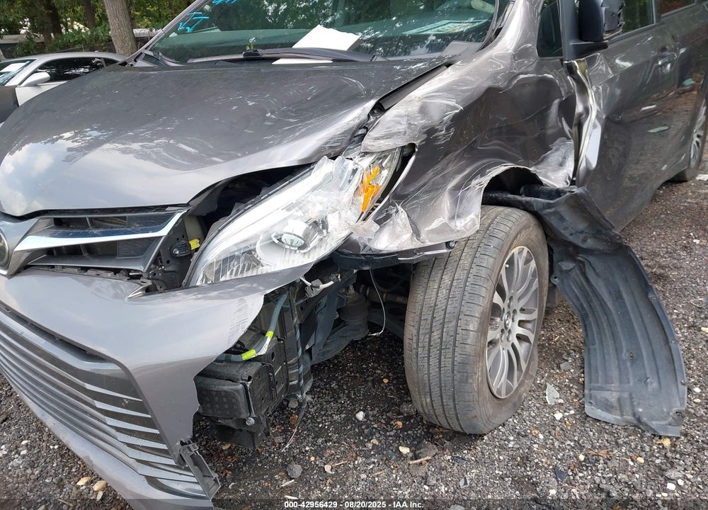 2020 TOYOTA SIENNA XLE VIN: 5TDYZ3DCXLS035158