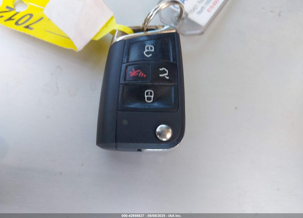 2018 VOLKSWAGEN TIGUAN VIN: 3VV3B7AX9JM198542