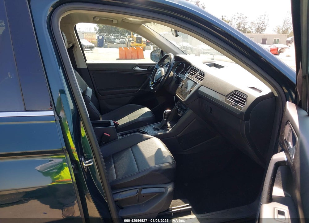 2018 VOLKSWAGEN TIGUAN VIN: 3VV3B7AX9JM198542