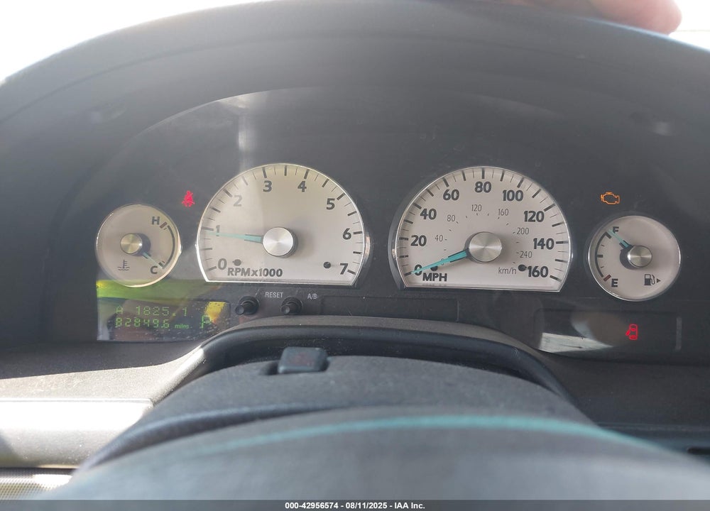 2005 FORD THUNDERBIRD 50TH ANNIVERSARY VIN: 1FAHP60A05Y108210
