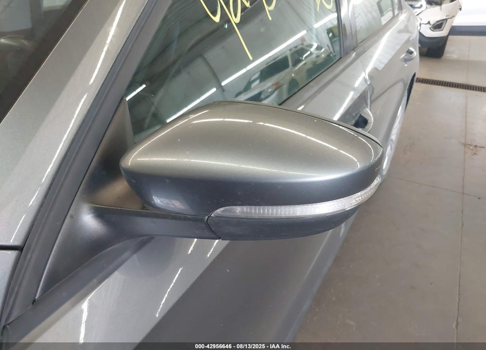 2015 VOLKSWAGEN PASSAT VIN: 1VWAT7A32FC037830