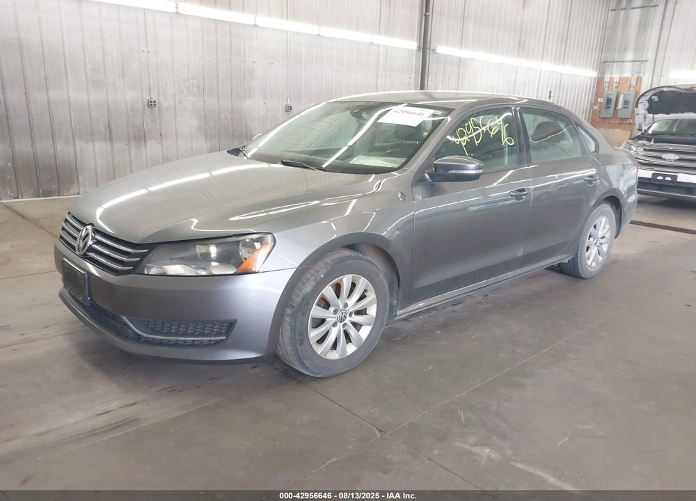2015 VOLKSWAGEN PASSAT VIN: 1VWAT7A32FC037830