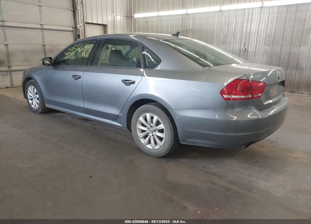 2015 VOLKSWAGEN PASSAT VIN: 1VWAT7A32FC037830