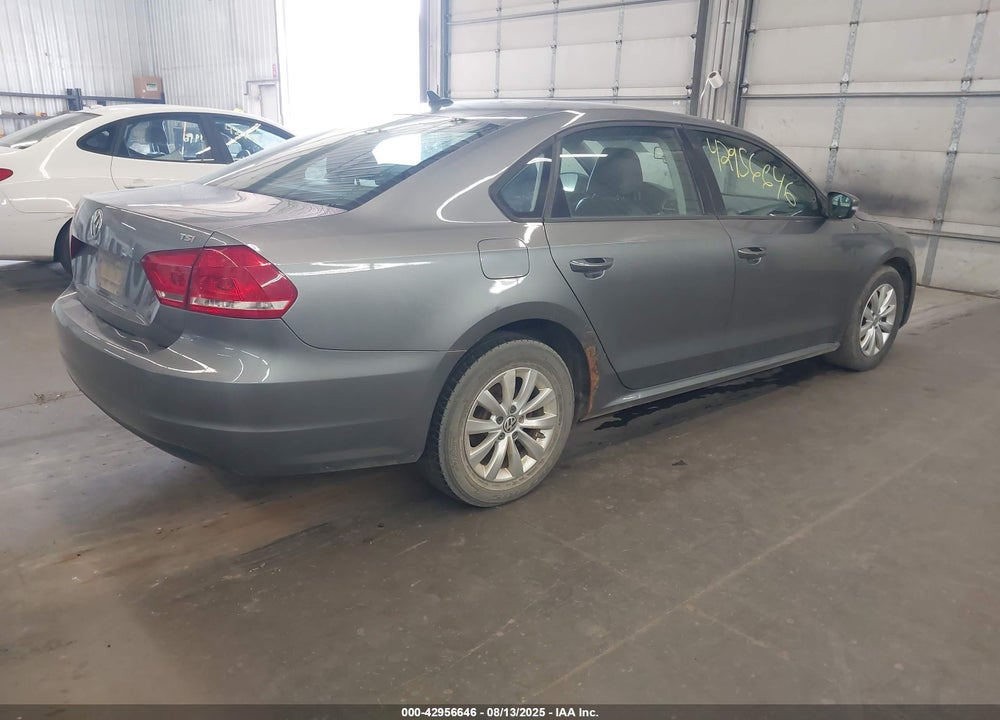 2015 VOLKSWAGEN PASSAT VIN: 1VWAT7A32FC037830