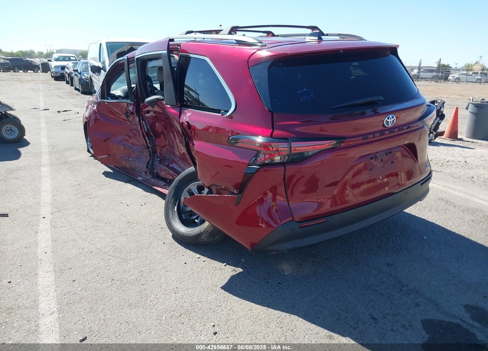 2021 TOYOTA SIENNA XLE VIN: 5TDJRKEC3MS038124