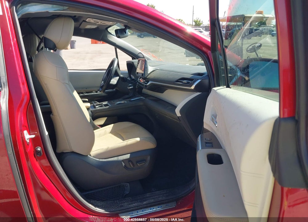 2021 TOYOTA SIENNA XLE VIN: 5TDJRKEC3MS038124