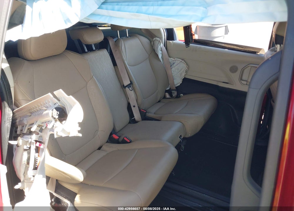 2021 TOYOTA SIENNA XLE VIN: 5TDJRKEC3MS038124
