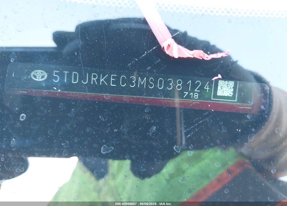 2021 TOYOTA SIENNA XLE VIN: 5TDJRKEC3MS038124