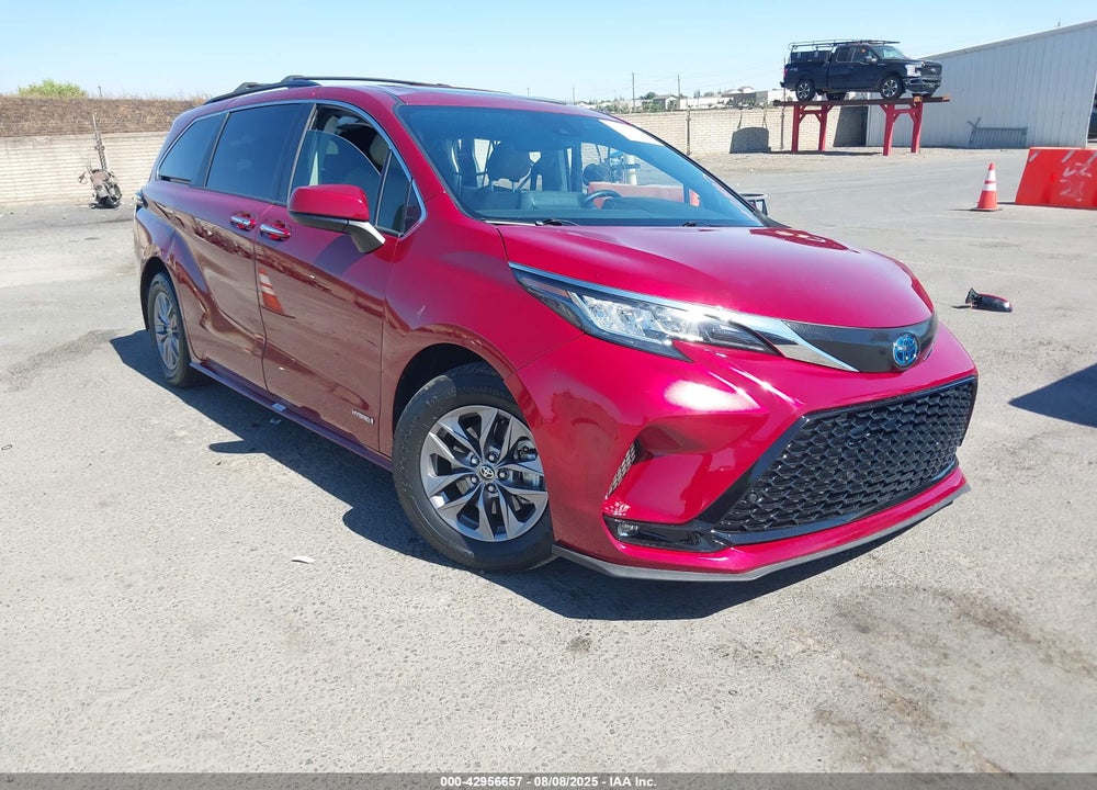 2021 TOYOTA SIENNA XLE VIN: 5TDJRKEC3MS038124