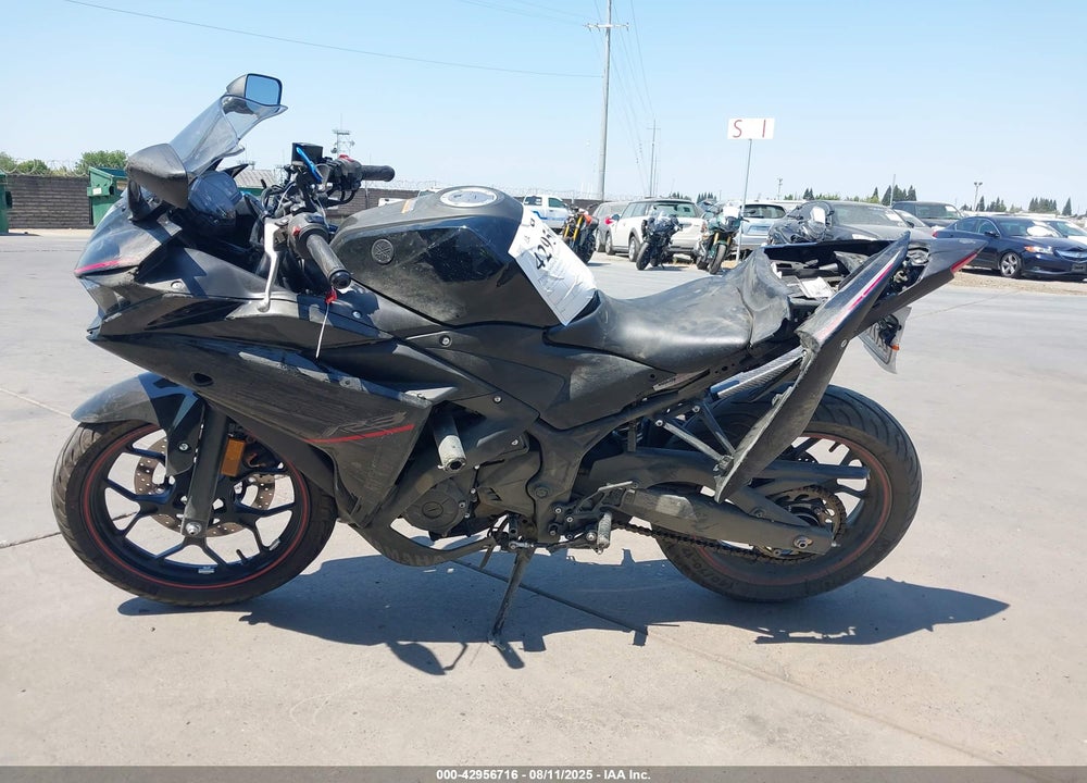 2018 YAMAHA YZFR3 VIN: MH3RH06Y2JK017743