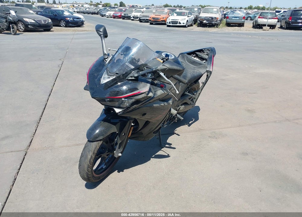 2018 YAMAHA YZFR3 VIN: MH3RH06Y2JK017743