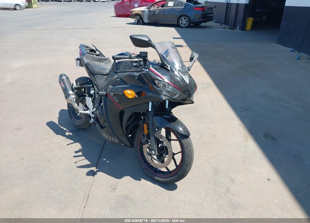 2018 YAMAHA YZFR3 VIN: MH3RH06Y2JK017743