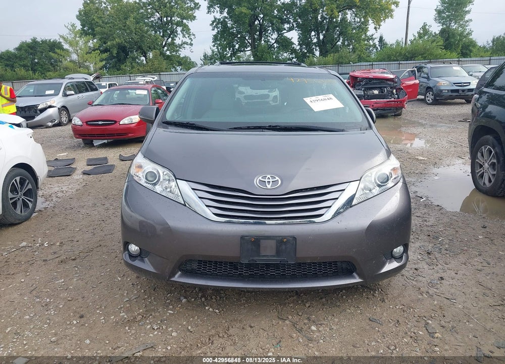 2017 TOYOTA SIENNA XLE 8 PASSENGER VIN: 5TDYZ3DC1HS806646