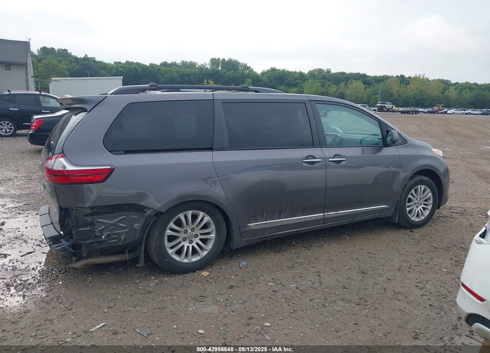 2017 TOYOTA SIENNA XLE 8 PASSENGER VIN: 5TDYZ3DC1HS806646