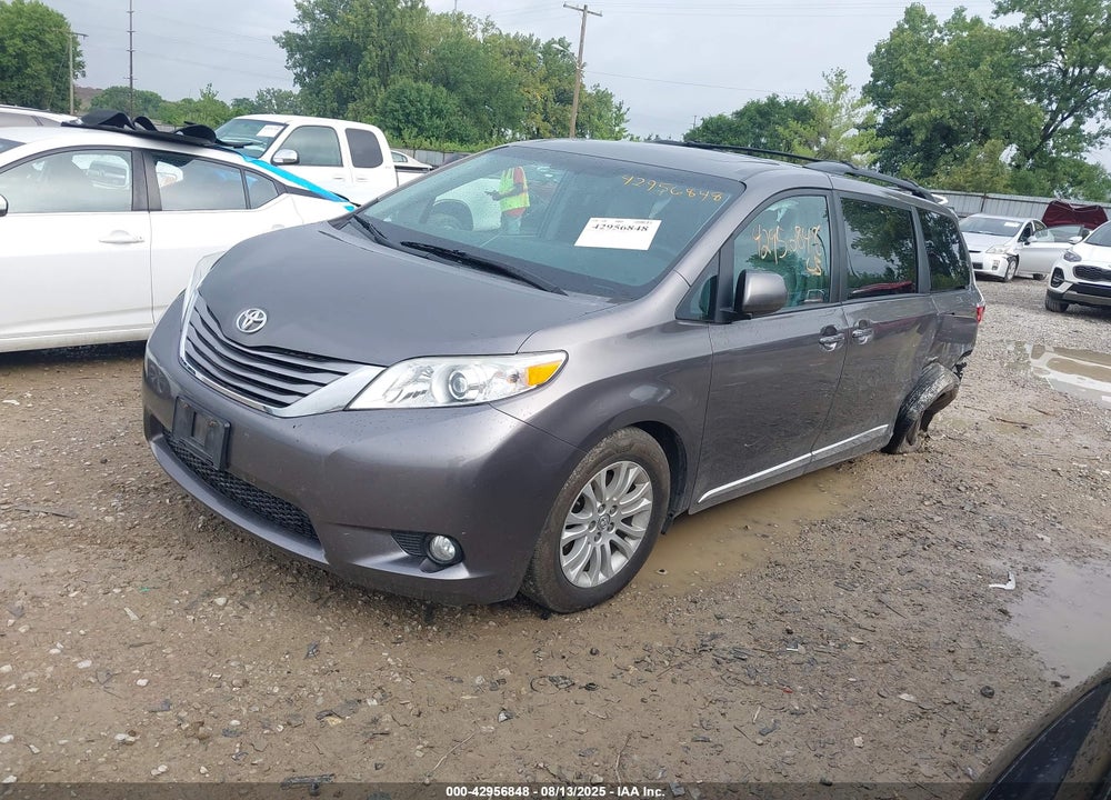 2017 TOYOTA SIENNA XLE 8 PASSENGER VIN: 5TDYZ3DC1HS806646