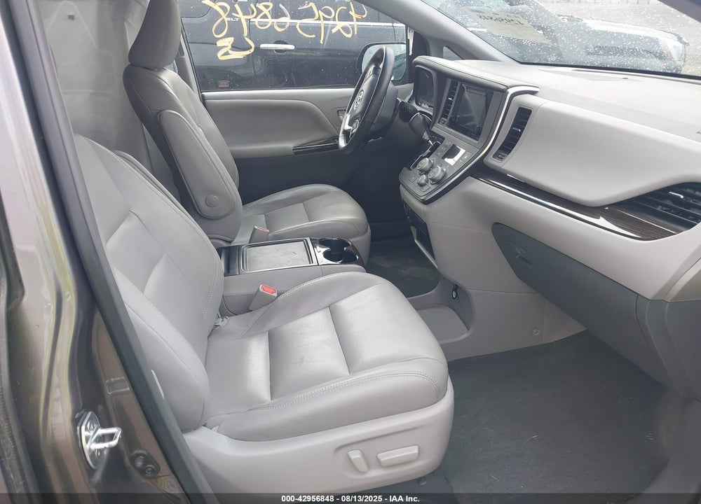 2017 TOYOTA SIENNA XLE 8 PASSENGER VIN: 5TDYZ3DC1HS806646