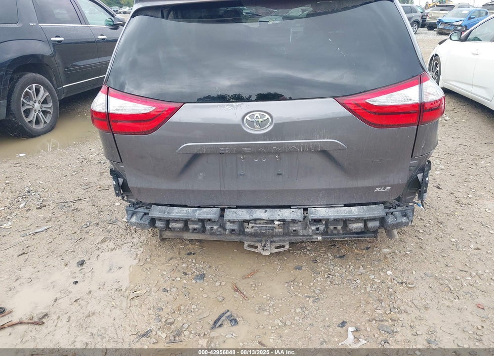 2017 TOYOTA SIENNA XLE 8 PASSENGER VIN: 5TDYZ3DC1HS806646